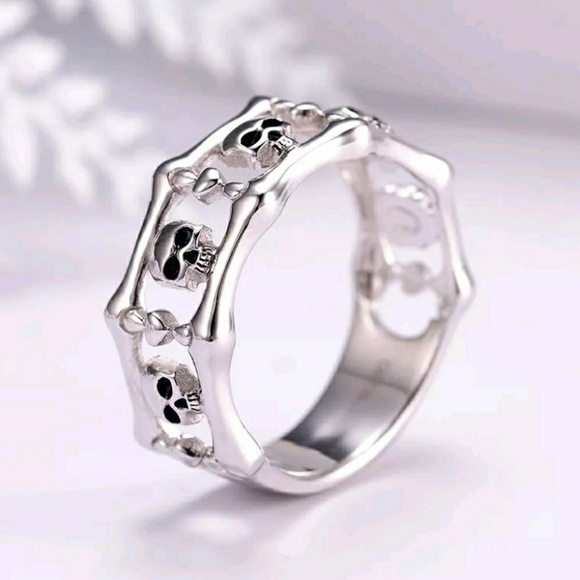 Ladie's size 7 skull ring - Picture 4 of 4